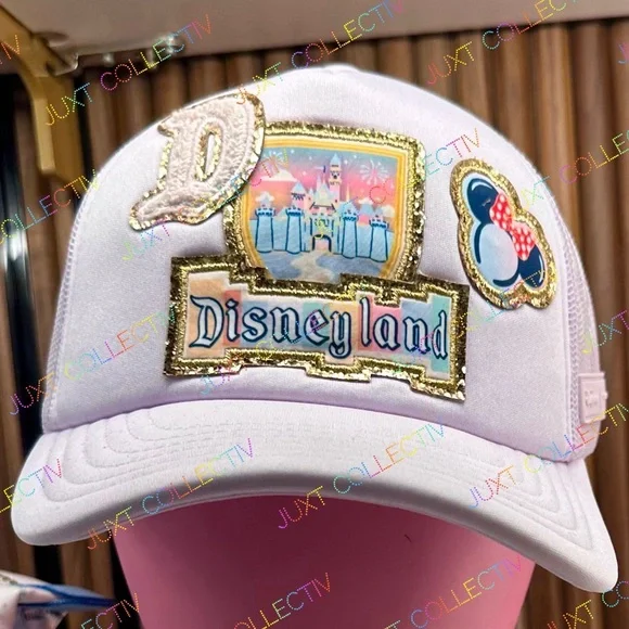 Stoney Clover Lane Disneyland Marquee Logo Castle Minnie  display picture 2